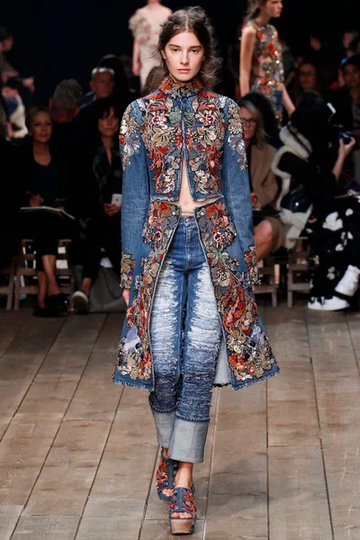 Look 28